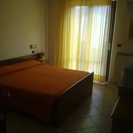 Shine Hotel Acqualagna